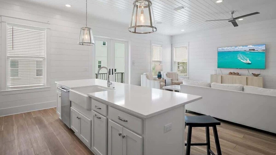 3-story Comfortable Home Near the Beach