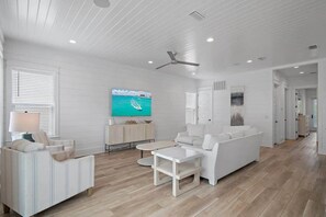 House - 3-story Comfortable Home Near the Beach (Miramar Beach)