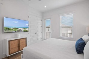 House - 3-story Comfortable Home Near the Beach (Miramar Beach)