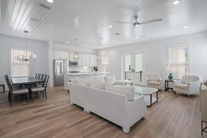 House - 3-story Comfortable Home Near the Beach (Miramar Beach)