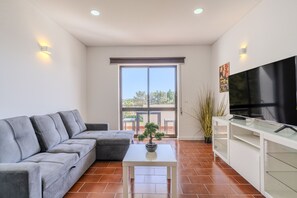 TV - #333 2BR for Families | Central Location (Albufeira)