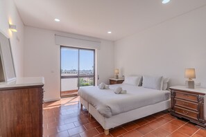 2 bedrooms, iron/ironing board, free WiFi, bed sheets - #333 2BR for Families | Central Location (Albufeira)
