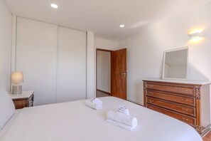 2 chambres, fer et planche à repasser, Wi-Fi gratuit, draps fournis