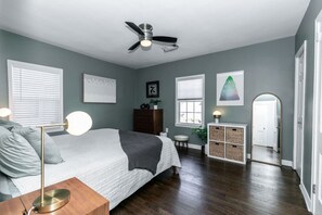 2 bedrooms, desk, iron/ironing board, free WiFi