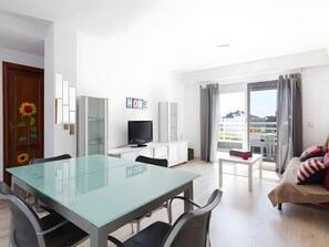 Dining - Penthouse 'Vista Playa Gandia' with Wi-Fi and Air Conditioning (Grau i Platja)