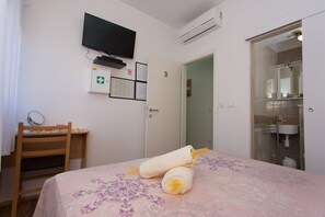 House - Beachfront Holiday Home With Pool Mami (Marina)