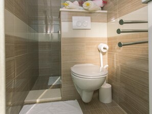 House | Bathroom - Beachfront Holiday Home With Pool Mami (Marina)