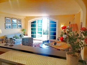 Villa, 4 chambres, fumeurs, piscine privée | Coin séjour