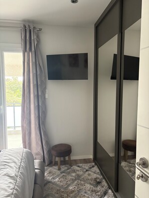 3 bedrooms, iron/ironing board, WiFi, bed sheets - House with swimming pool (Alata)