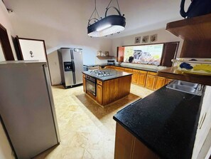 Villa, Multiple Bedrooms, Accessible, Smoking | Dapur peribadi
