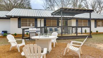 Vista frontal de la propiedad