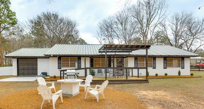 Hike, Fish & Swim: Nat'l Forest Home in Crockett