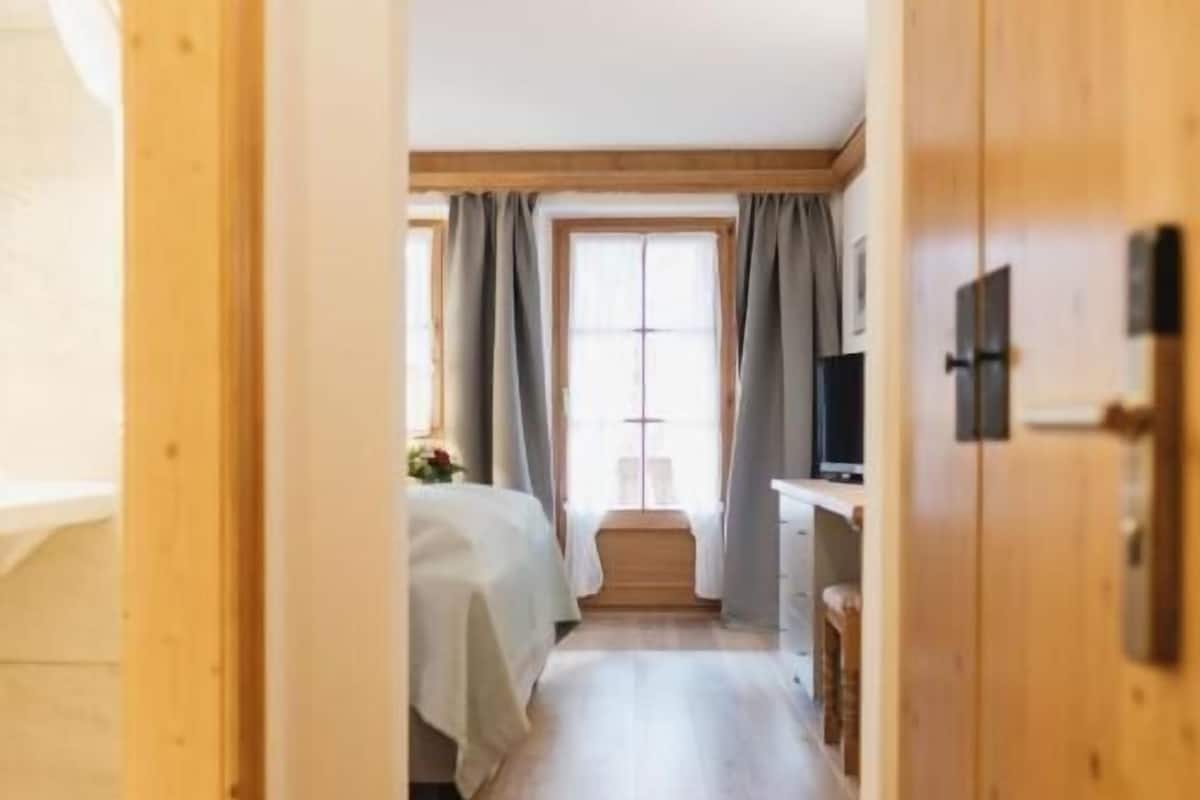 In-room safe, blackout drapes, soundproofing, iron/ironing board