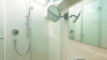 Single Room, Mountain View | Bathroom | Bathtub, hair dryer, slippers, towels