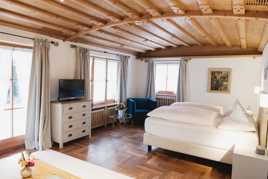 Junior-Suite, Gartenblick | Zimmersafe, Verdunkelungsvorhänge, schallisolierte Zimmer