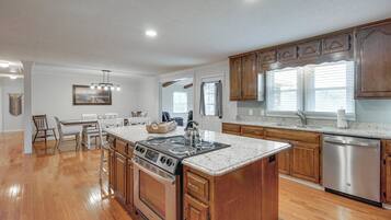 House (3 Bedrooms) | Interior