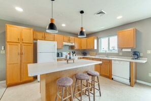 House (2 Bedrooms) | Interior - Hike, Fish & Golf! Pet-friendly Home in Choteau (Choteau)