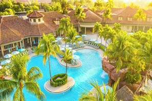 A resort with a large swimming pool, palm trees, and lounge areas. - Luxury Waterfront Living! Naples Resort Condo (Naples)