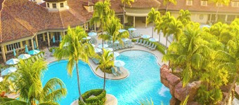 Luxury Waterfront Living! Naples Resort Condo