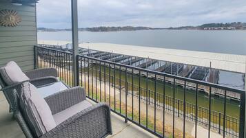 Apartment (2 Bedrooms) | Front of property