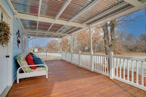 Interior - Peace & Relaxation at Texas Countryside Tiny Home (Bowie)