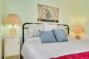 Apartment (0 Bedroom) | Interior - Peace & Relaxation at Texas Countryside Tiny Home (Bowie)