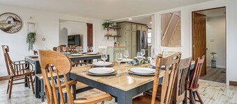 'the Farmhouse' - Spacious Country Retreat