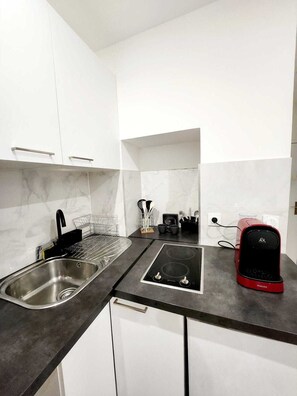 Private kitchen - Paris Bleu Apartment : Faubourg Saint-Denis | Walk to Metro (Paris)