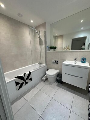 Apartment, 2 Bedrooms, Fireplace | Bathroom - 2 bed 2 Bath Waterfront Luxury Apartment (Southampton)