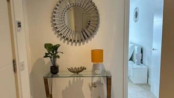 Apartment, 2 Bedrooms, Fireplace | Hallway