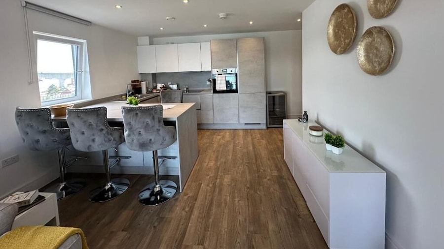 2 bed 2 Bath Waterfront Luxury Apartment