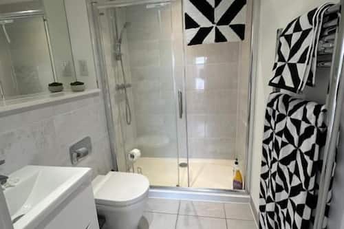 Apartment, 2 Bedrooms, Fireplace | Bathroom