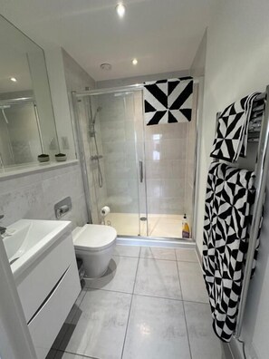 Apartment, 2 Bedrooms, Fireplace | Bathroom - 2 bed 2 Bath Waterfront Luxury Apartment (Southampton)