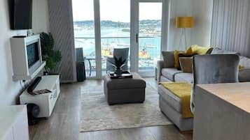 Apartment, 2 Bedrooms, Fireplace | Room amenity