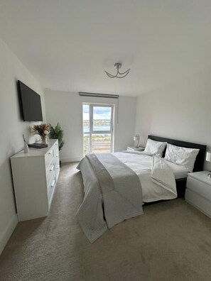 Apartment, 2 Bedrooms, Fireplace | 2 bedrooms - 2 bed 2 Bath Waterfront Luxury Apartment (Southampton)
