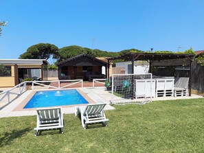 Outdoor pool - Villa Golondrinas Chipiona (AN)