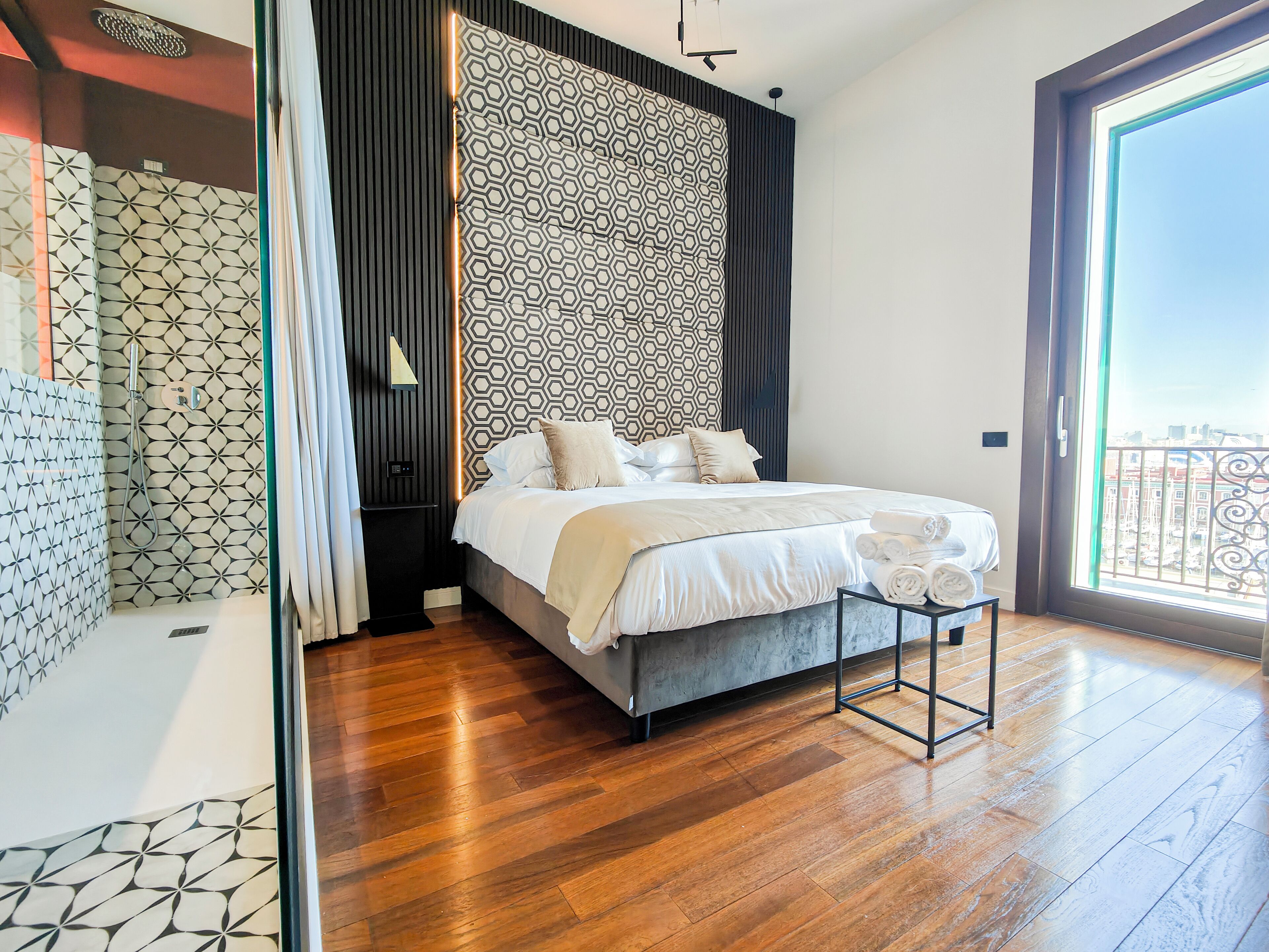 Junior Suite, Balcony, Sea View | Desk, laptop workspace, blackout drapes, soundproofing