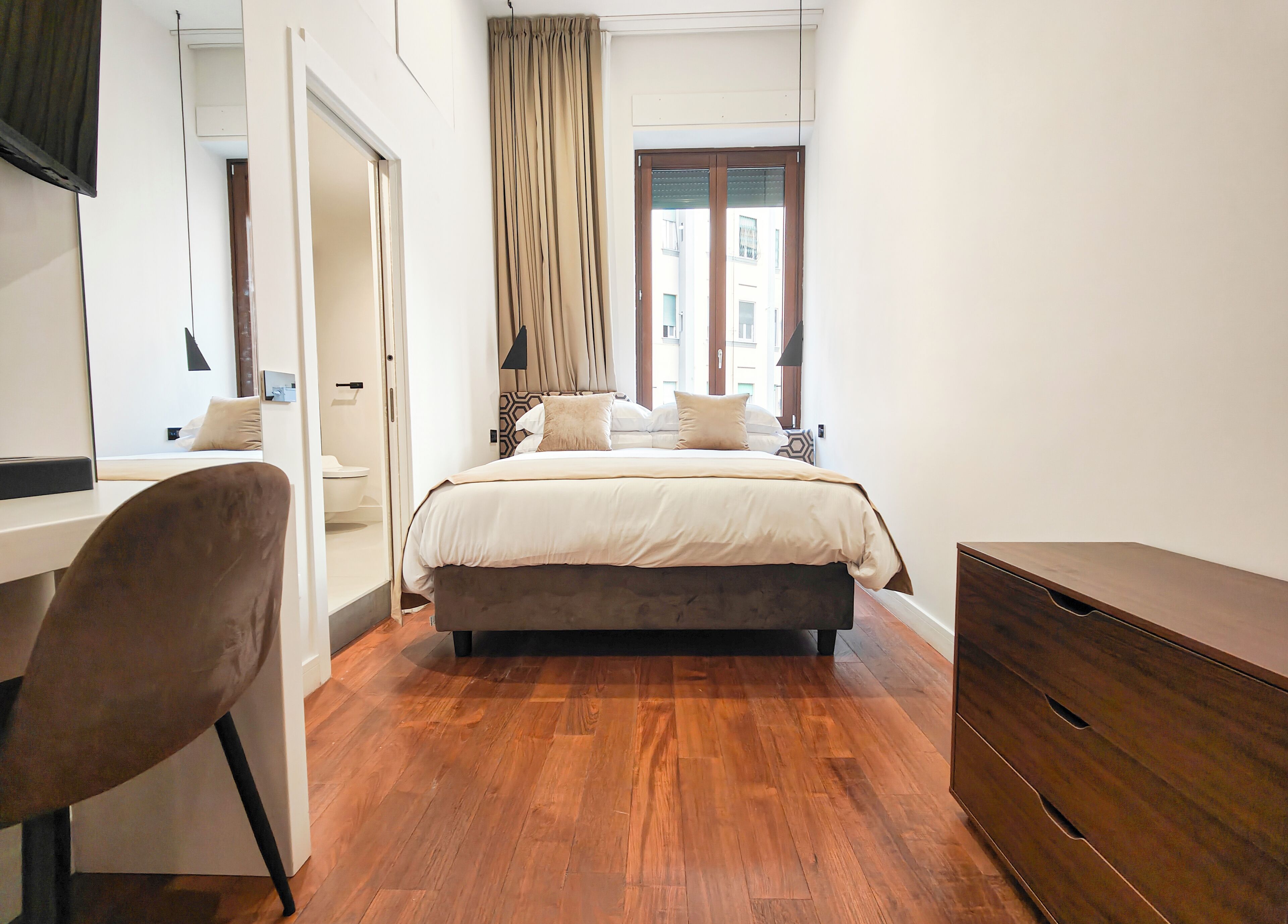 Comfort Double or Twin Room | Desk, laptop workspace, blackout drapes, soundproofing