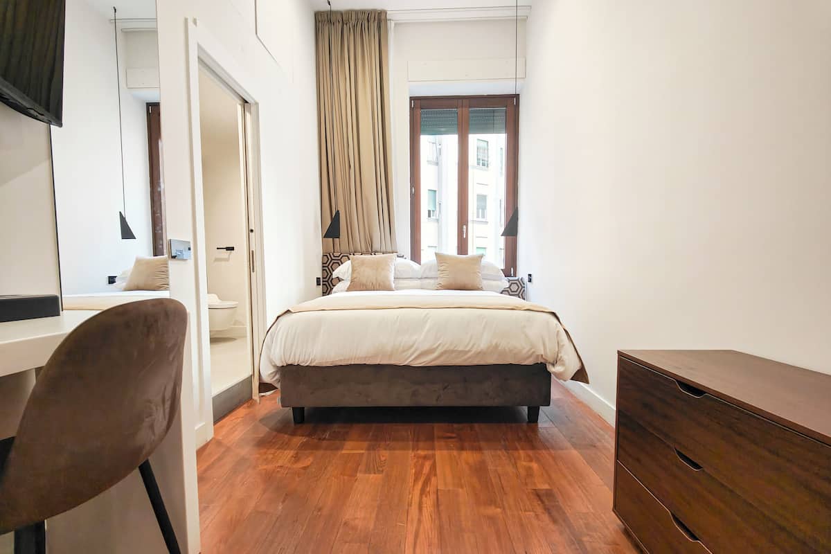 Comfort Double or Twin Room | Desk, laptop workspace, blackout drapes, soundproofing