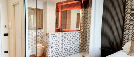 Junior Studio Suite, Balcony, Sea View | Desk, laptop workspace, blackout drapes, soundproofing