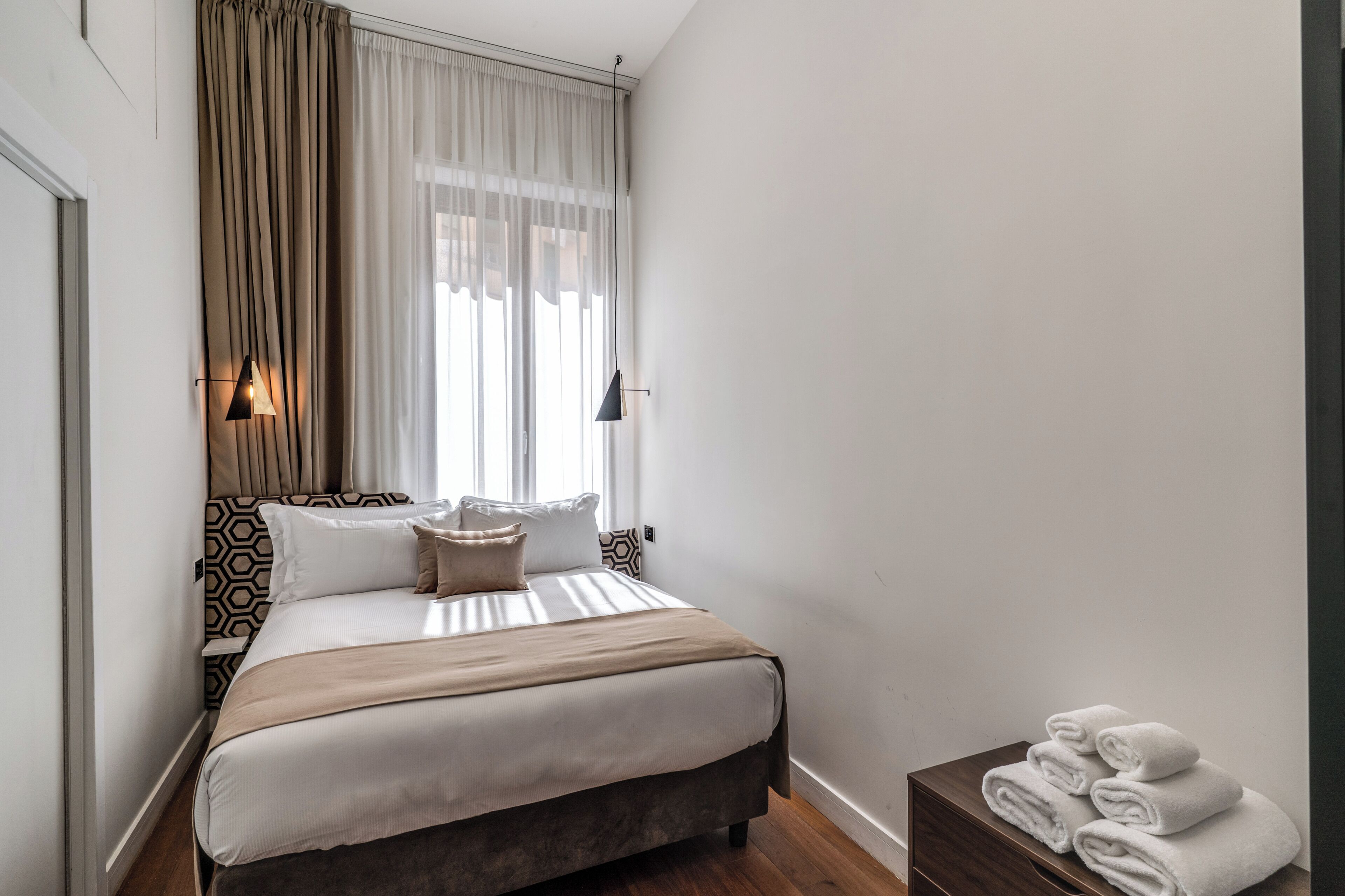 Habitación Confort con 1 cama doble o 2 individuales | Sábanas de algodón egipcio y ropa de cama de alta calidad