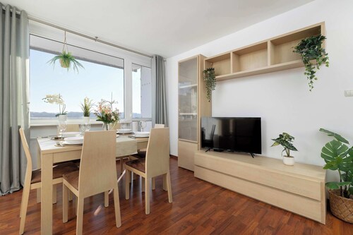 Cozy Apartment with Balcony | Place to Work | Close to the Park