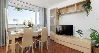 Cozy Apartment with Balcony | Place to Work | Close to the Park