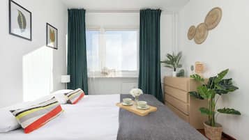 Desk, iron/ironing board, travel cot, WiFi