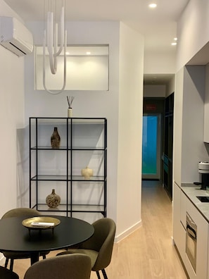 Luokittelematon kuva, 5 kautta 27, painike