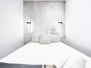 Iron/ironing board, free WiFi, bed sheets - Well-located apartment near Castellana (Madrid)