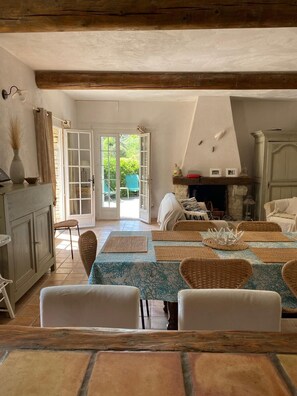 Interior - Maison des cigales - Paradise setting (Saumane-de-Vaucluse)
