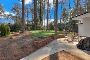 Outdoor dining - Masters on Mayfair- 1 Mile from the Augusta National (Augusta)