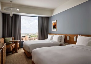 Room - Steps to Charles River | Bar & Restaurant + Gym (Boston)