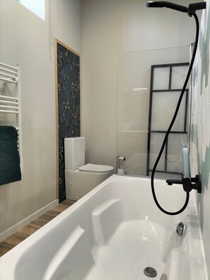 Luokittelematon kuva, 4 kautta 16, painike